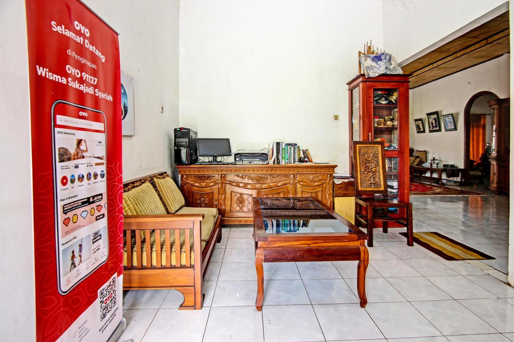 Oyo Life 91127 Wisma Sukajadi Syariah Perabumulih Exterior photo